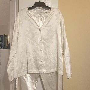 retro late 80s Victoria secret ivory satins pajama set lite material super comfy